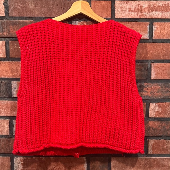 commense Crochet Button-Front Sweater Vest - Picture 3 of 9